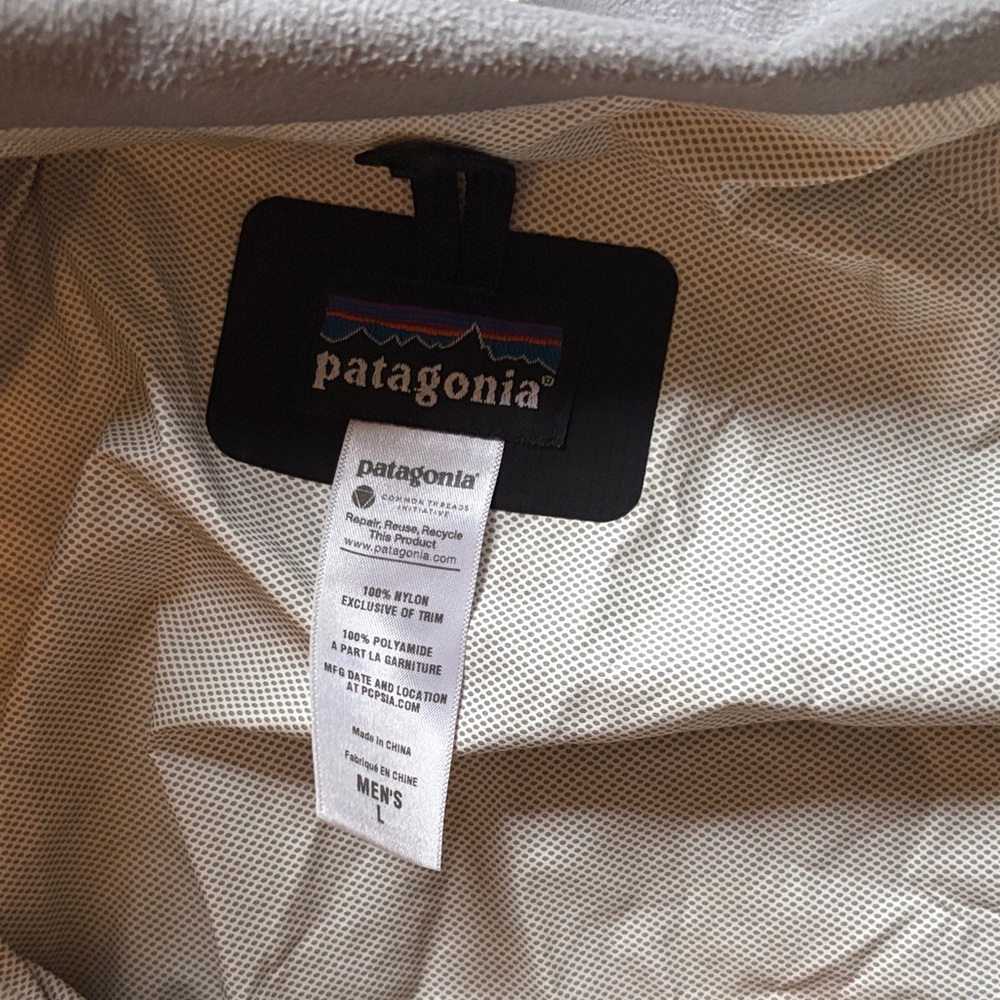 Patagonia Black Raincoat for Men large - Picture 4 of 12